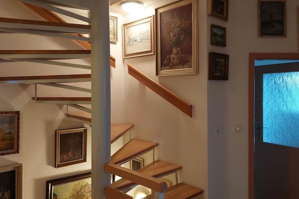 Klasicky Dum, 5 Loznic , 5 Bedrooms, Praga