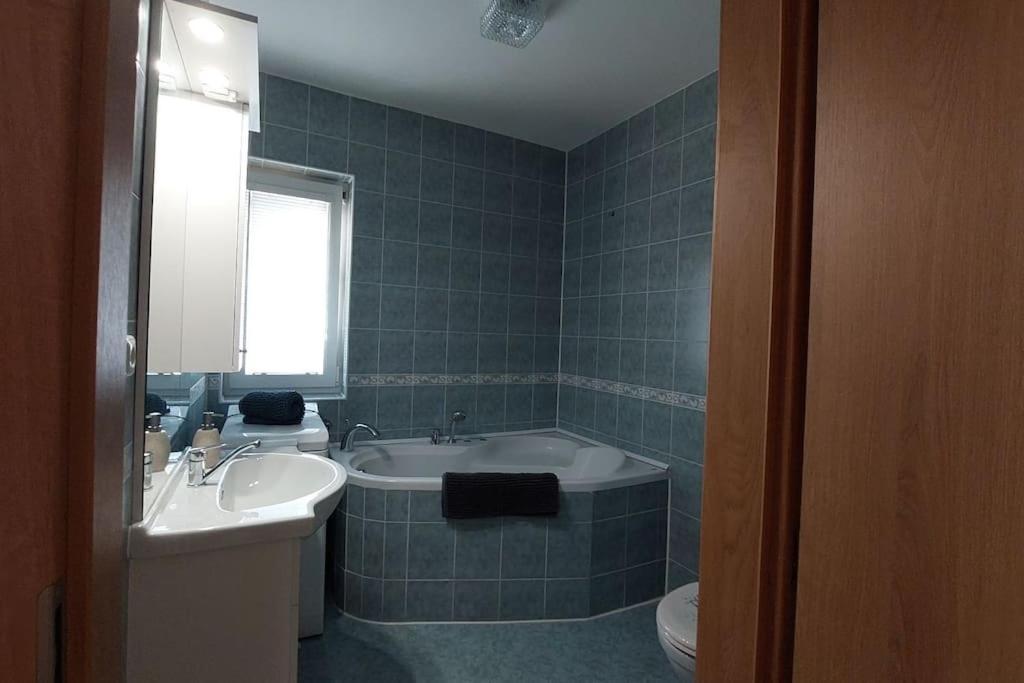 Klasicky Dum, 5 Loznic , 5 Bedrooms, Praga