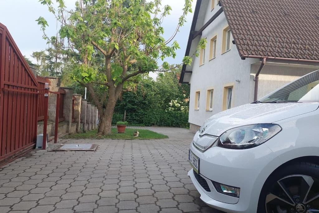 Klasicky Dum, 5 Loznic , 5 Bedrooms, Praga