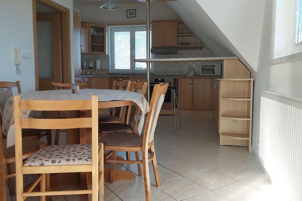 Klasicky Dum, 5 Loznic , 5 Bedrooms, Casa de Férias *