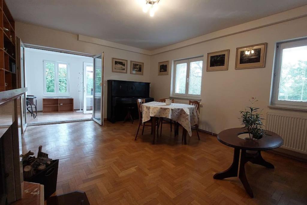 Klasicky Dum, 5 Loznic , 5 Bedrooms, Casa de Férias *