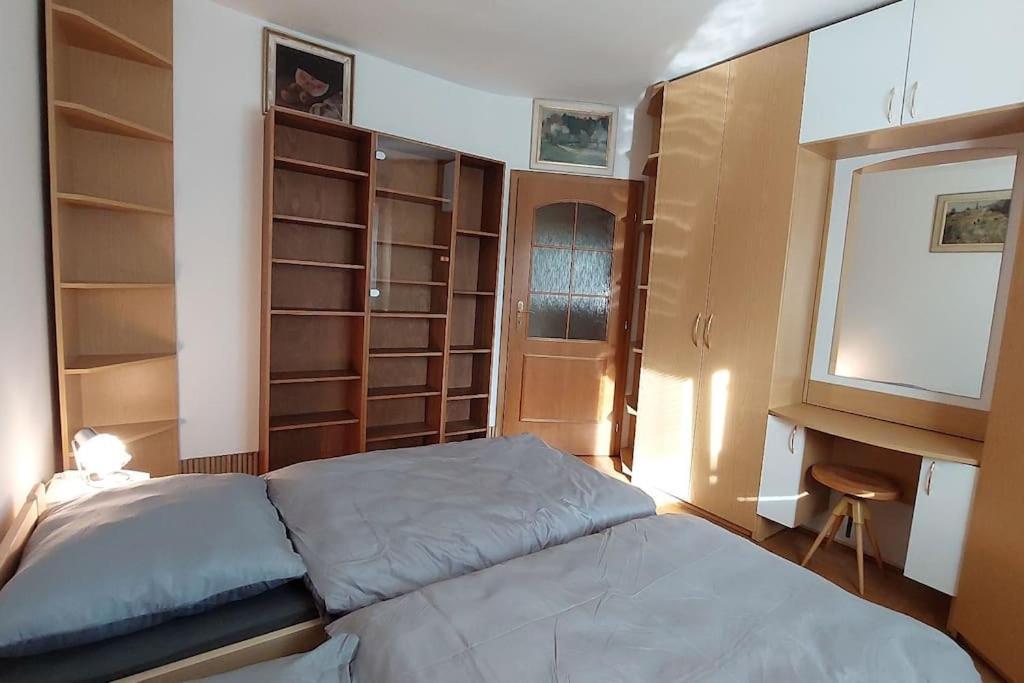Klasicky Dum, 5 Loznic , 5 Bedrooms, Praga